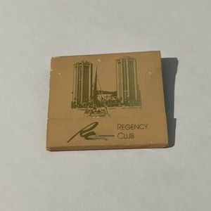 Vintage Matchbook Hyatt Regency Club Waikiki Hawaii Hemmeter Center Gold Full